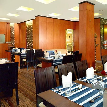 Hotel Aiswarya Kochi Extérieur photo
