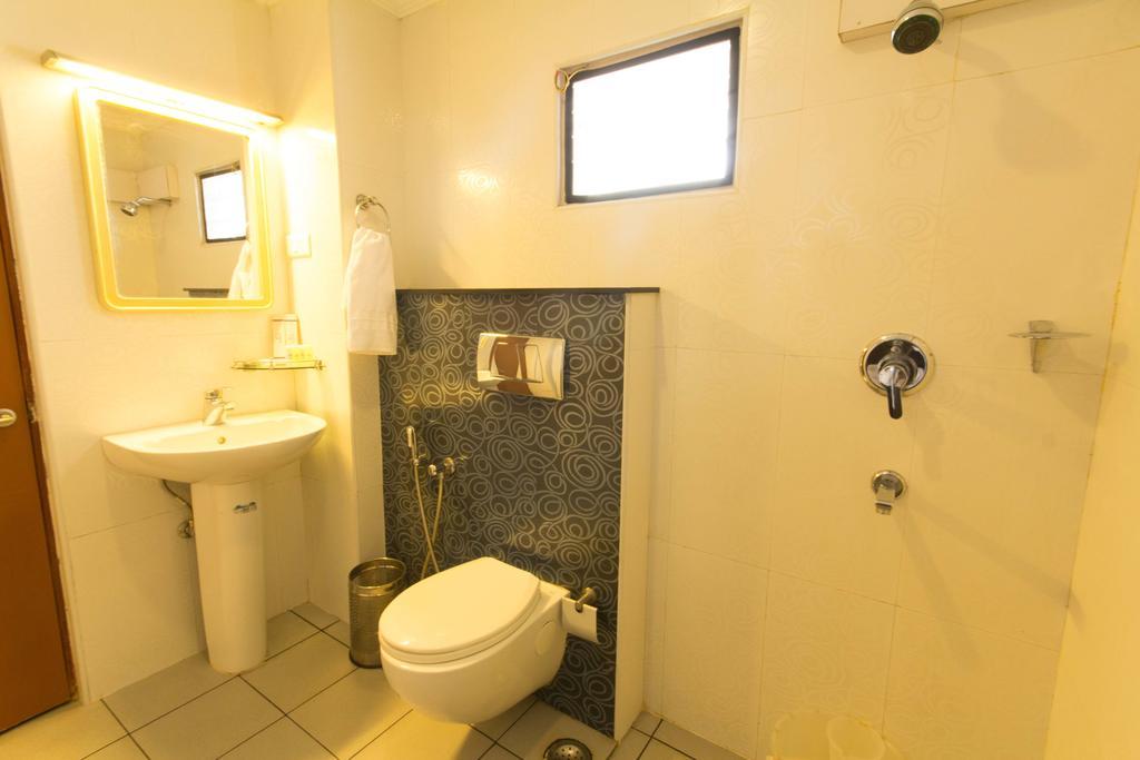 Hotel Aiswarya Kochi Chambre photo