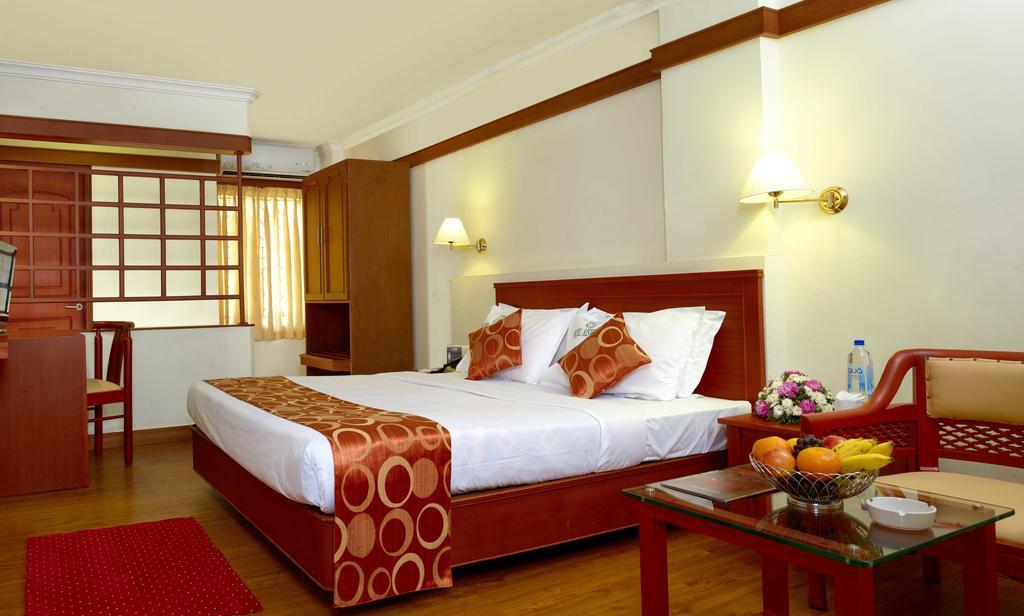 Hotel Aiswarya Kochi Extérieur photo