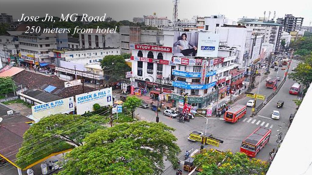 Hotel Aiswarya Kochi Extérieur photo