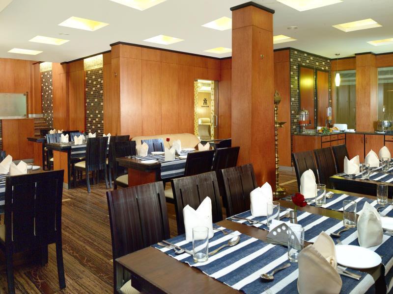 Hotel Aiswarya Kochi Extérieur photo