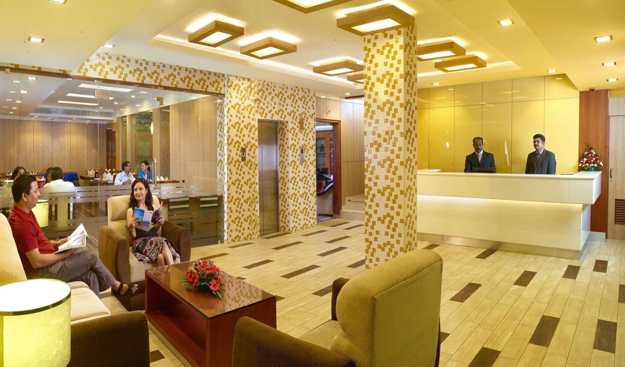 Hotel Aiswarya Kochi Extérieur photo